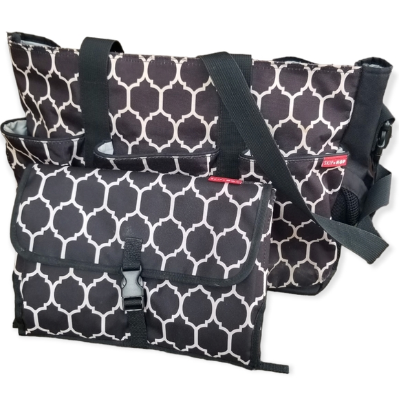 Skip & Hop large Double duo diaper bag, designed to fit on a double stroller. - Picture 1 of 13